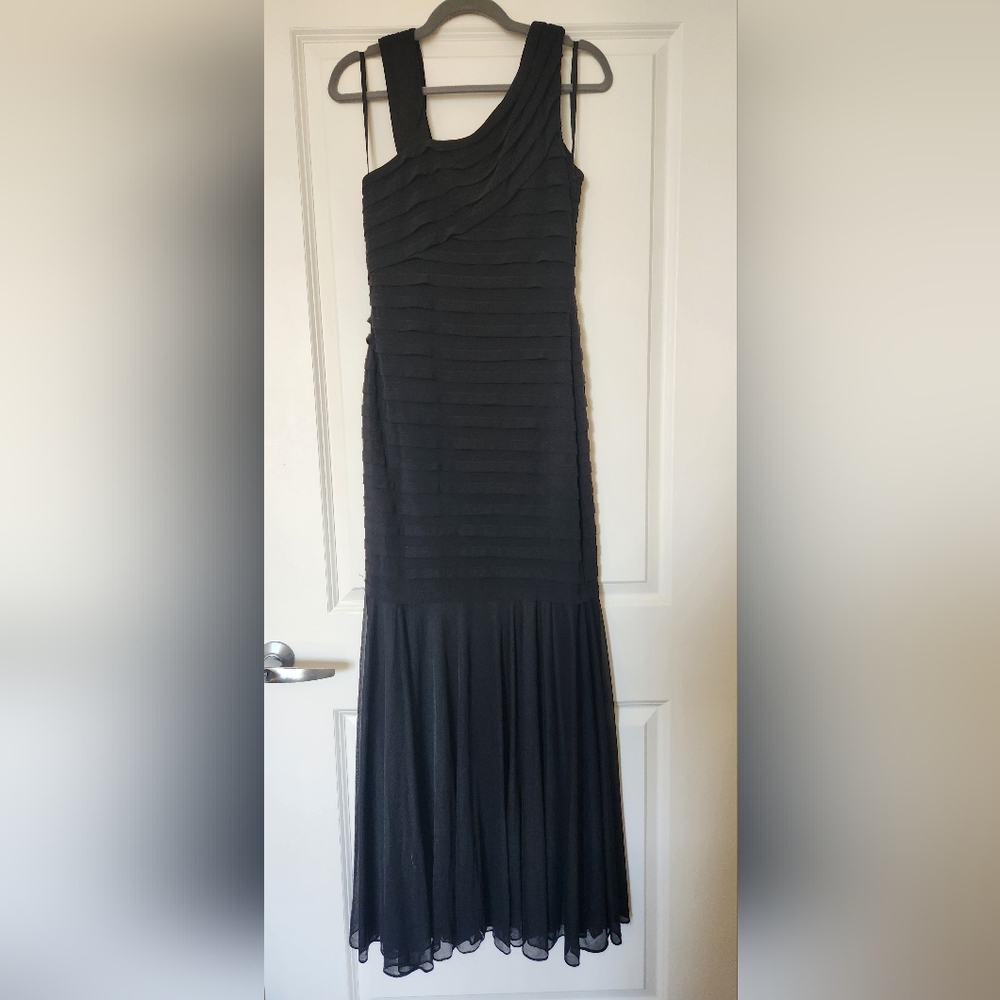 XSCAPE by Joanna Chen - Size 14 - Full Length Evening Dress - Picture 2 of 5